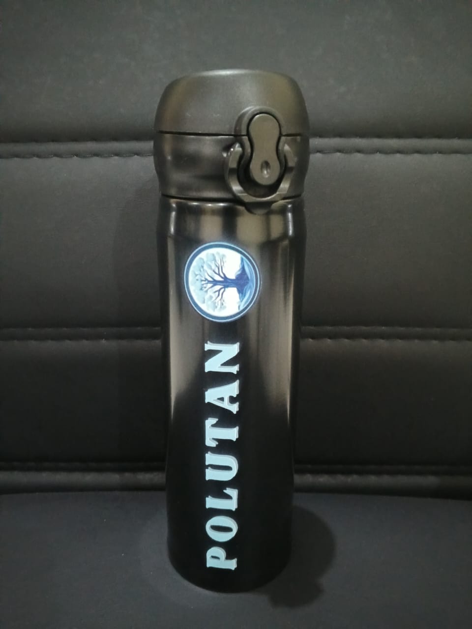 Tumbler POLUTAN � �Breathe, Sip, Survive.� Edition